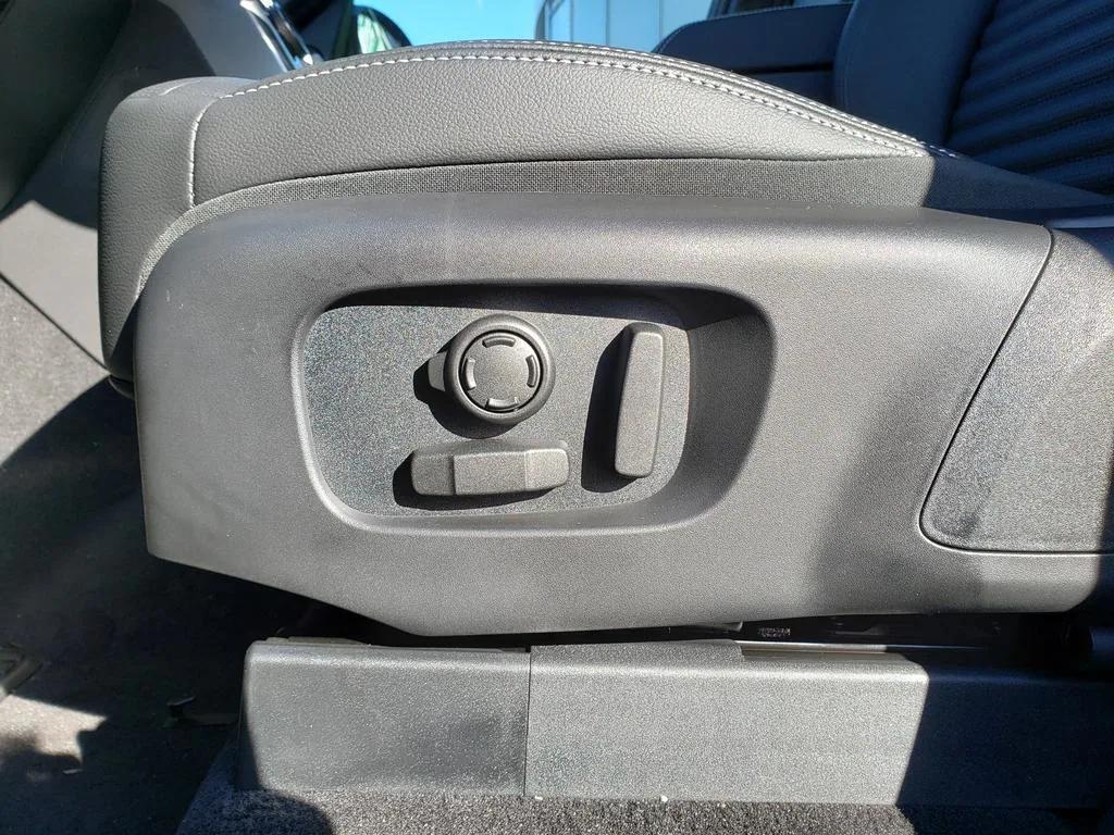 used 2025 Land Rover Discovery car, priced at $76,828