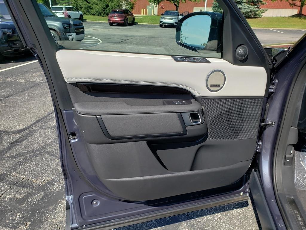 new 2025 Land Rover Discovery car, priced at $66,660