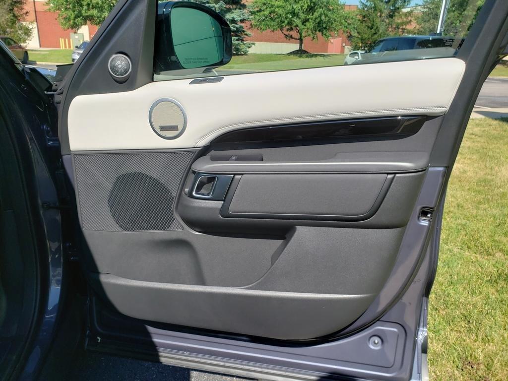 new 2025 Land Rover Discovery car, priced at $66,660