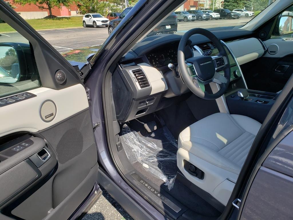 new 2025 Land Rover Discovery car, priced at $66,660