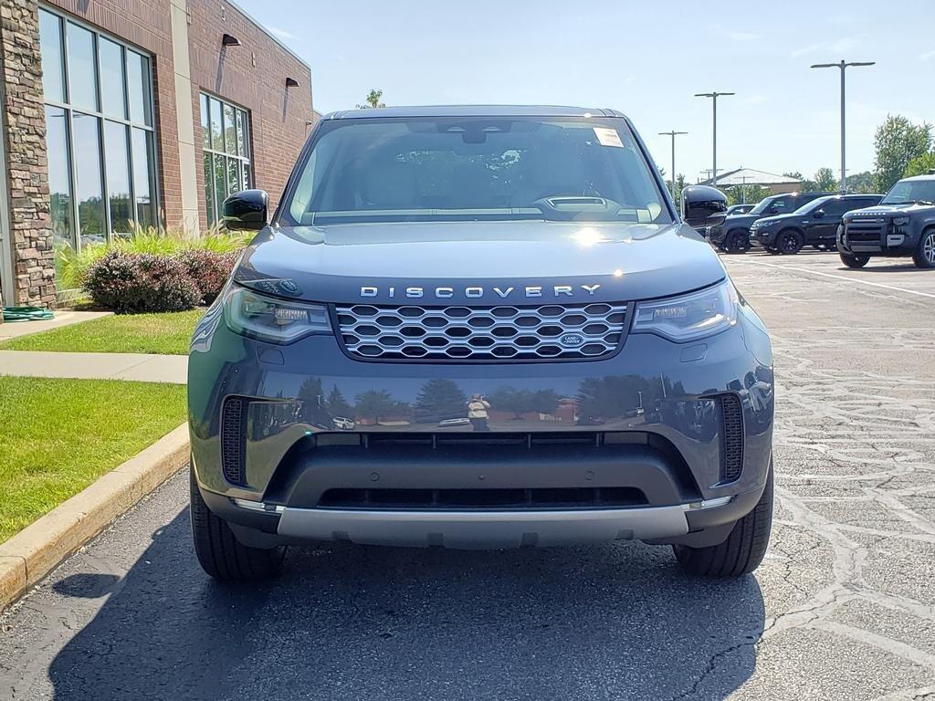 new 2025 Land Rover Discovery car, priced at $66,660