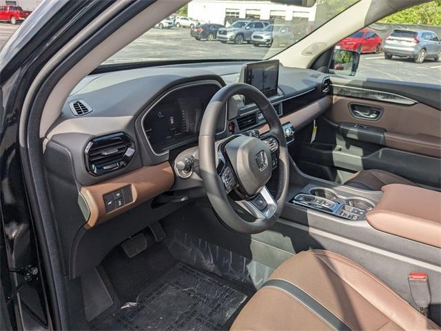 new 2025 Honda Pilot car, priced at $54,530