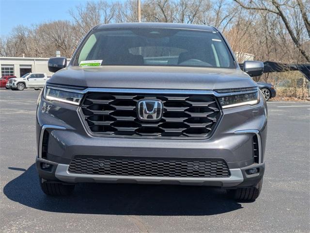 new 2025 Honda Pilot car, priced at $49,250