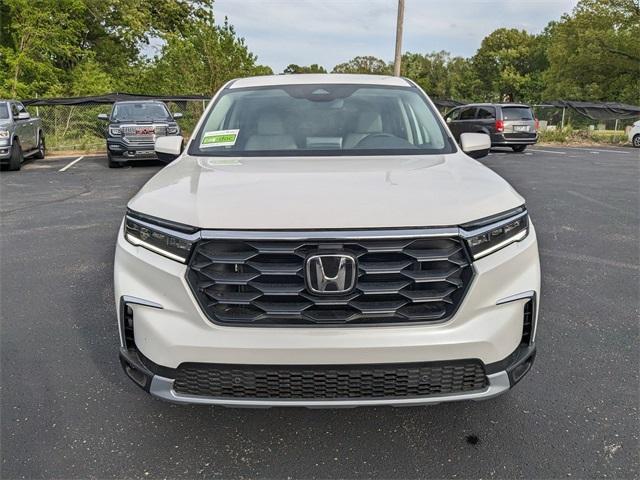 new 2025 Honda Pilot car, priced at $45,405