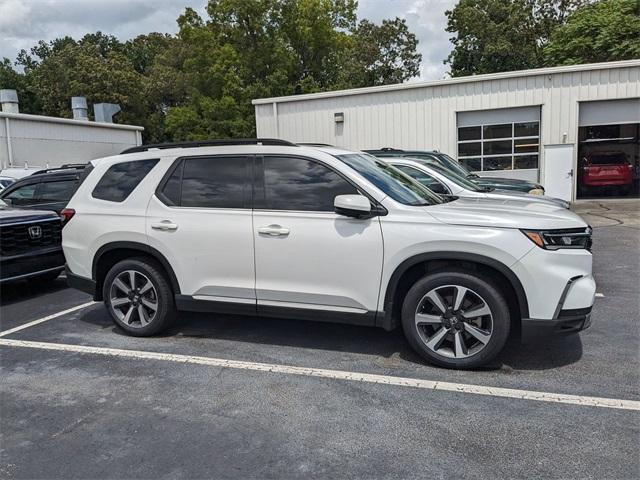 used 2023 Honda Pilot car, priced at $43,998