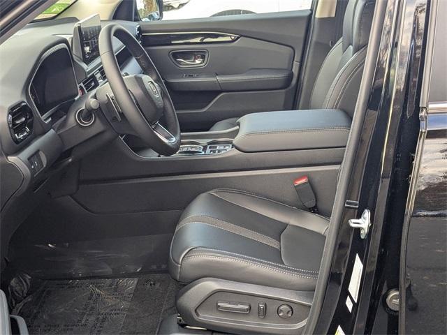new 2025 Honda Pilot car, priced at $44,995