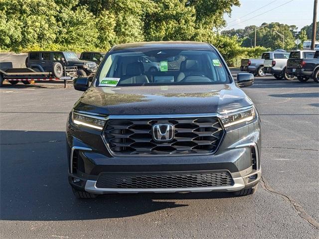 new 2025 Honda Pilot car, priced at $45,325