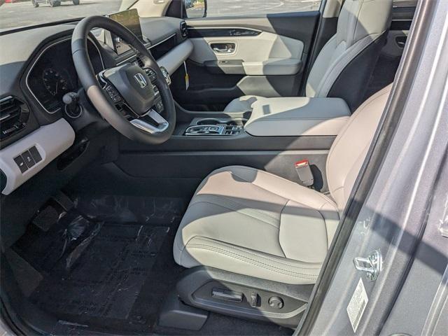new 2025 Honda Pilot car, priced at $51,050