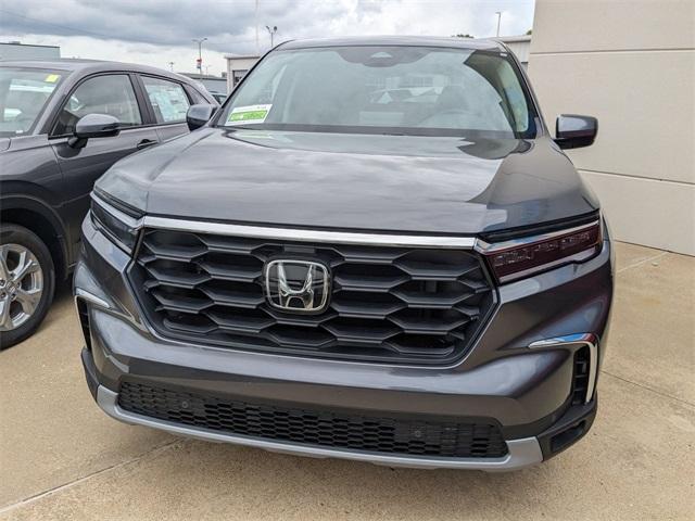 new 2025 Honda Pilot car, priced at $44,950