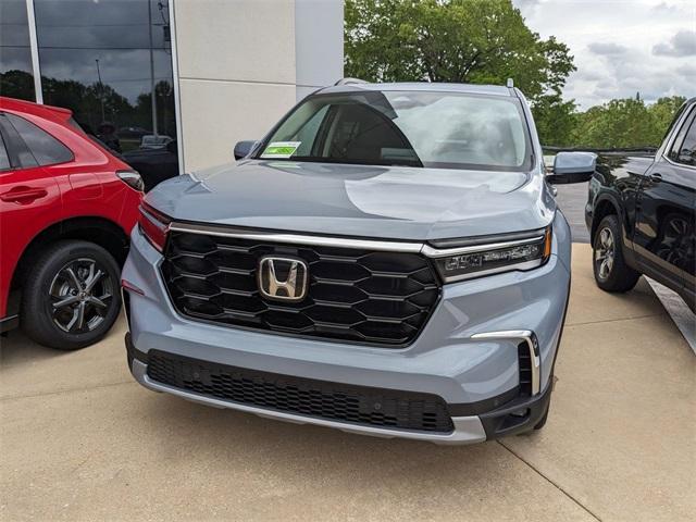 new 2025 Honda Pilot car, priced at $49,405