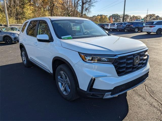 new 2025 Honda Pilot car, priced at $45,350