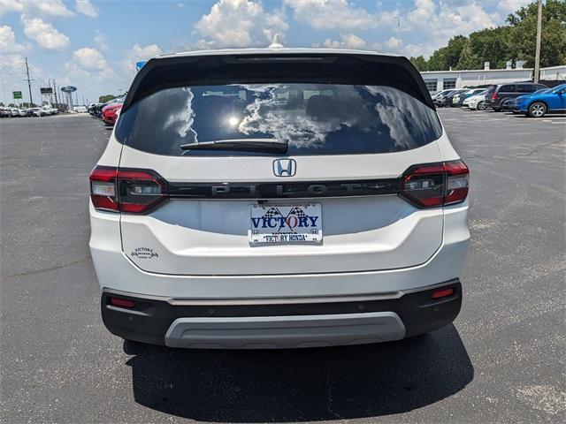 new 2025 Honda Pilot car, priced at $45,405