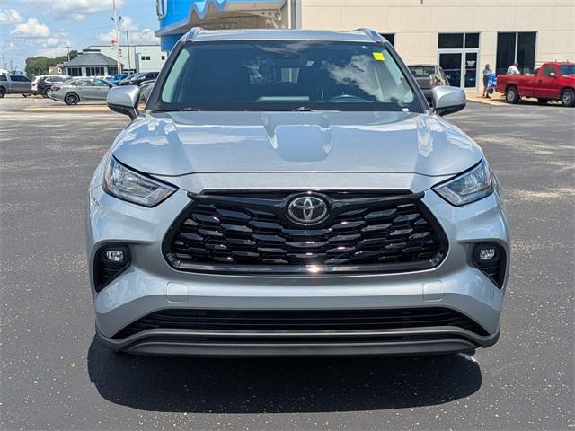 used 2020 Toyota Highlander car, priced at $23,997