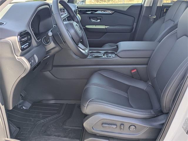 new 2025 Honda Pilot car, priced at $48,235