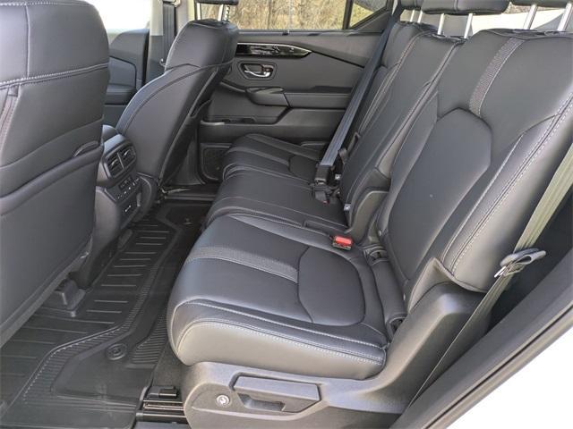 new 2025 Honda Pilot car, priced at $48,235