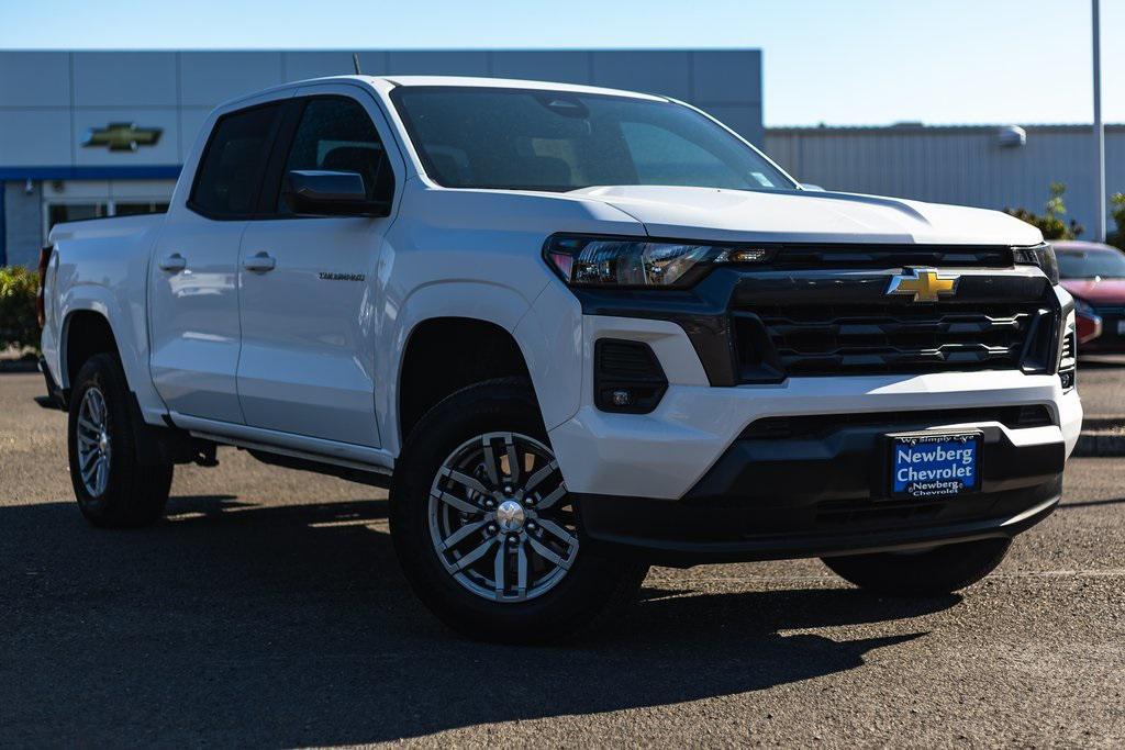 new 2024 Chevrolet Colorado car, priced at $30,999