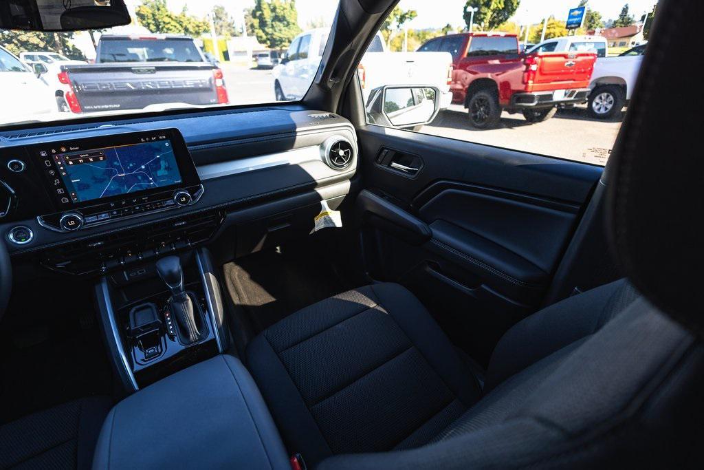 new 2024 Chevrolet Colorado car, priced at $30,999