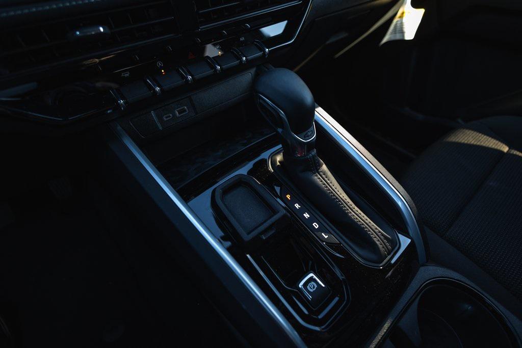 new 2024 Chevrolet Colorado car, priced at $30,999