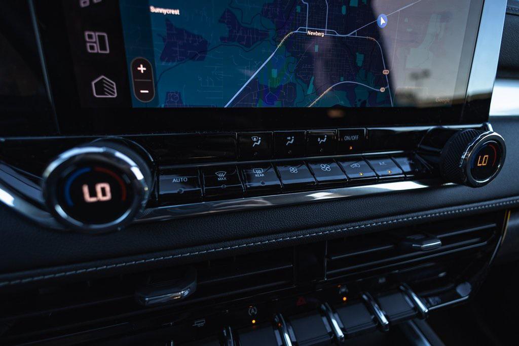 new 2024 Chevrolet Colorado car, priced at $30,999