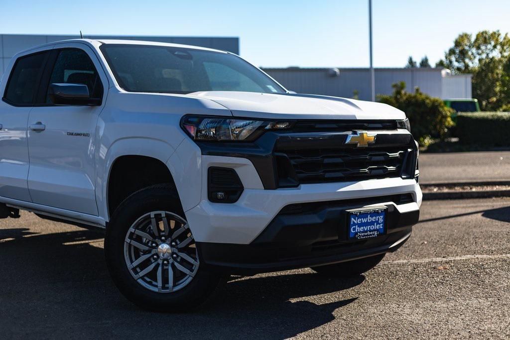 new 2024 Chevrolet Colorado car, priced at $30,999