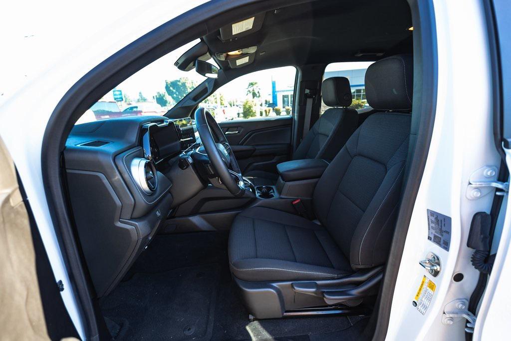 new 2024 Chevrolet Colorado car, priced at $30,999