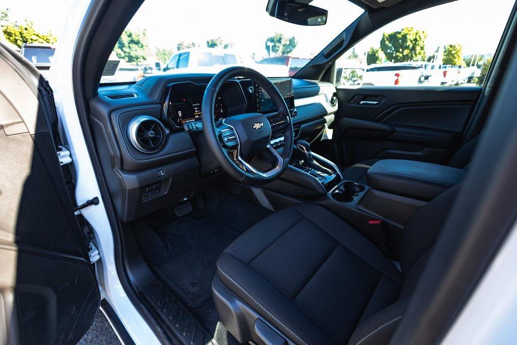 new 2024 Chevrolet Colorado car, priced at $30,999