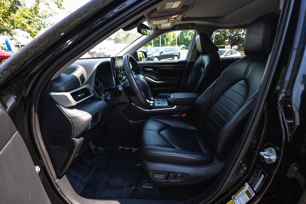used 2021 Toyota Highlander car, priced at $29,082