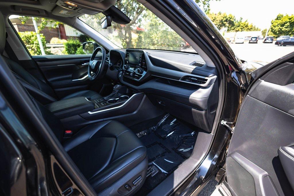 used 2021 Toyota Highlander car, priced at $29,082