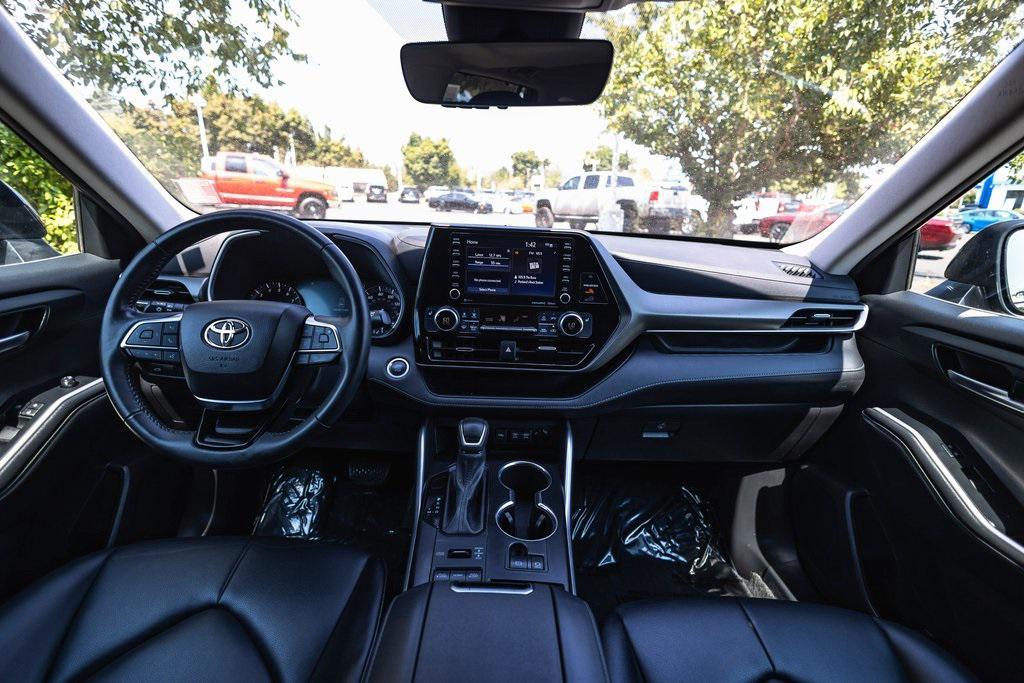 used 2021 Toyota Highlander car, priced at $29,082