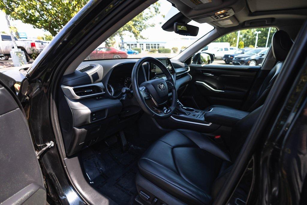 used 2021 Toyota Highlander car, priced at $29,082