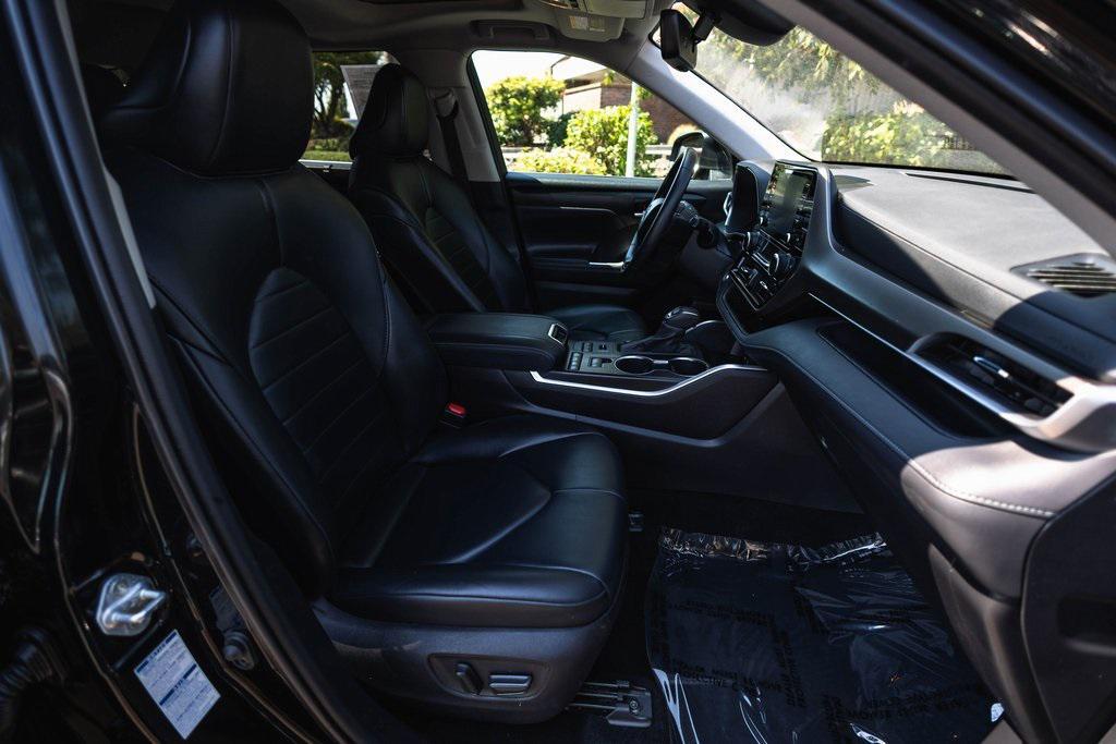 used 2021 Toyota Highlander car, priced at $29,082