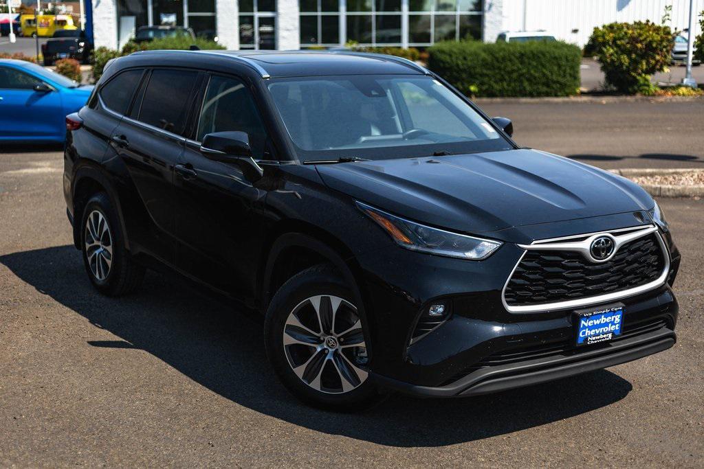 used 2021 Toyota Highlander car, priced at $29,082