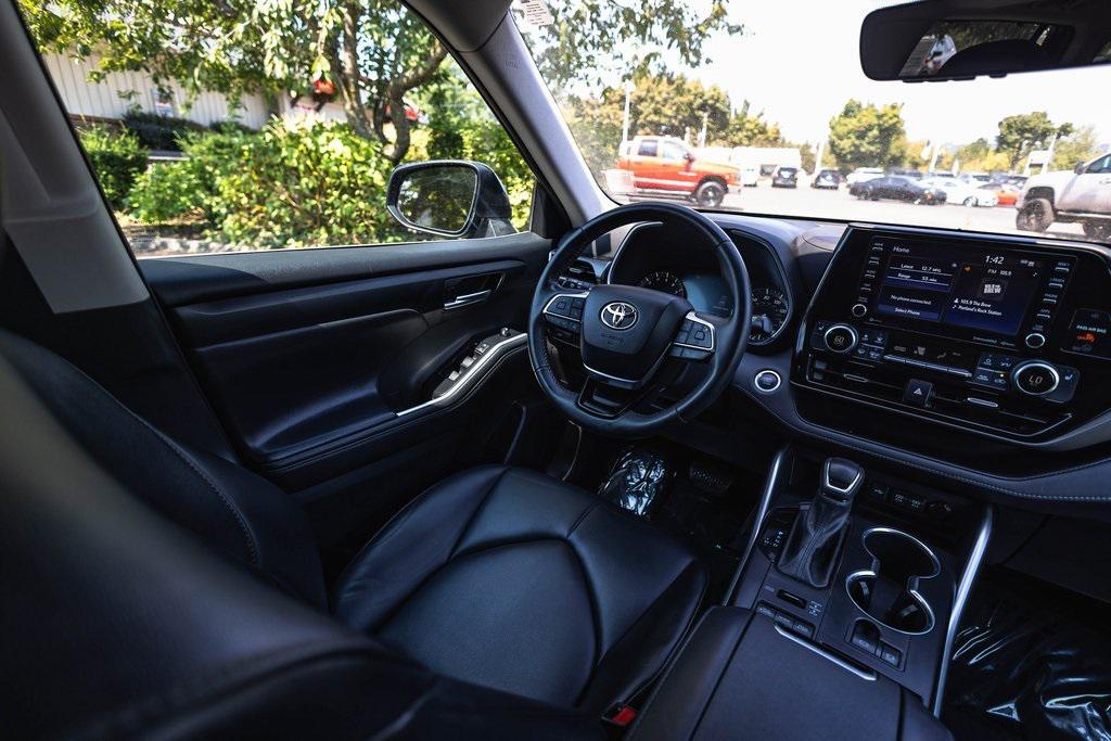 used 2021 Toyota Highlander car, priced at $29,082