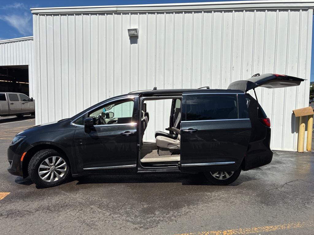 used 2017 Chrysler Pacifica car, priced at $9,000