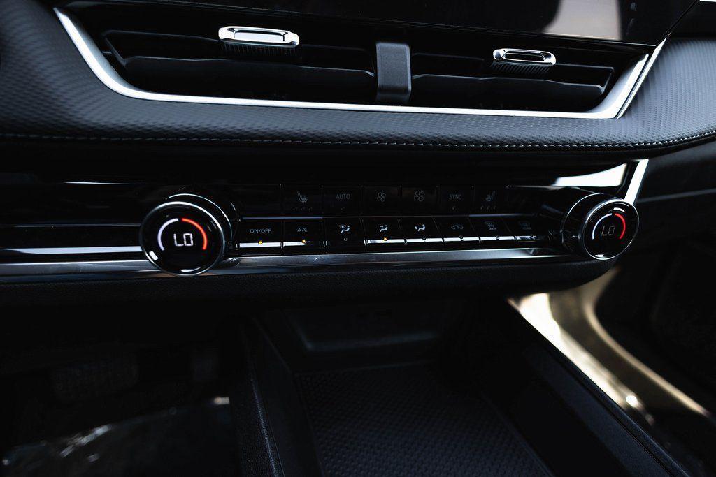 new 2025 Chevrolet Equinox car, priced at $33,977