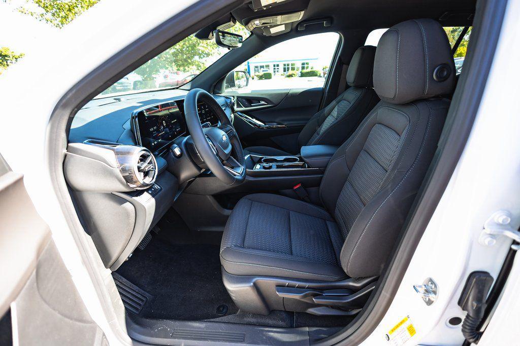 new 2026 Chevrolet Equinox car, priced at $30,999