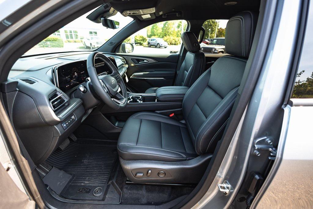 new 2026 Chevrolet Traverse car, priced at $50,777
