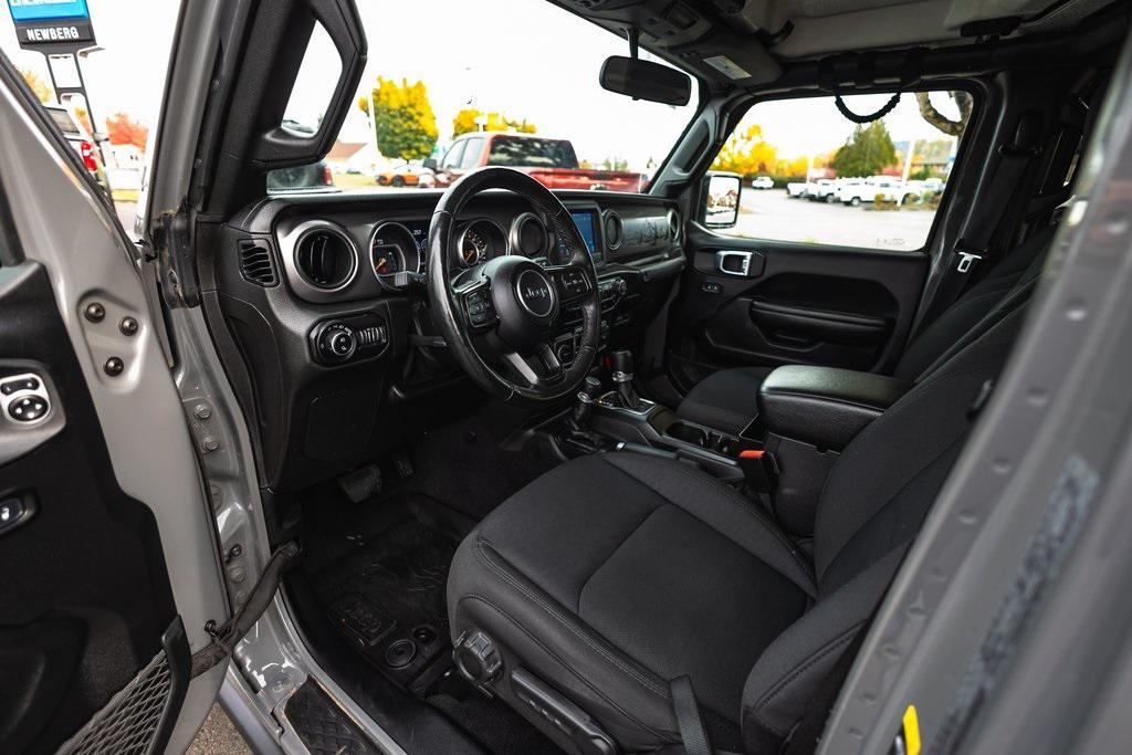 used 2021 Jeep Gladiator car, priced at $32,490