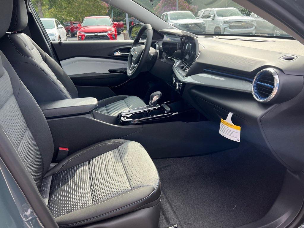 new 2025 Chevrolet Trax car, priced at $25,085
