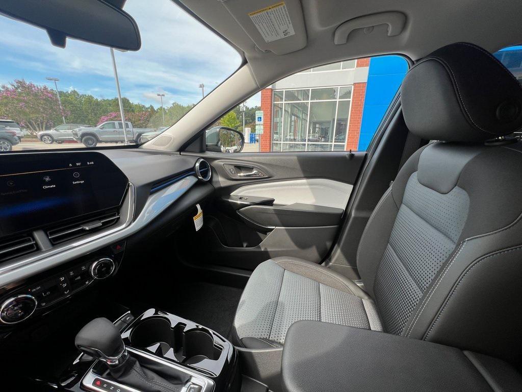 new 2025 Chevrolet Trax car, priced at $25,085