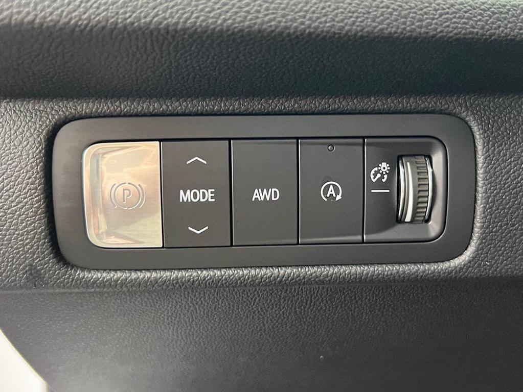 used 2025 Chevrolet Traverse car, priced at $39,498