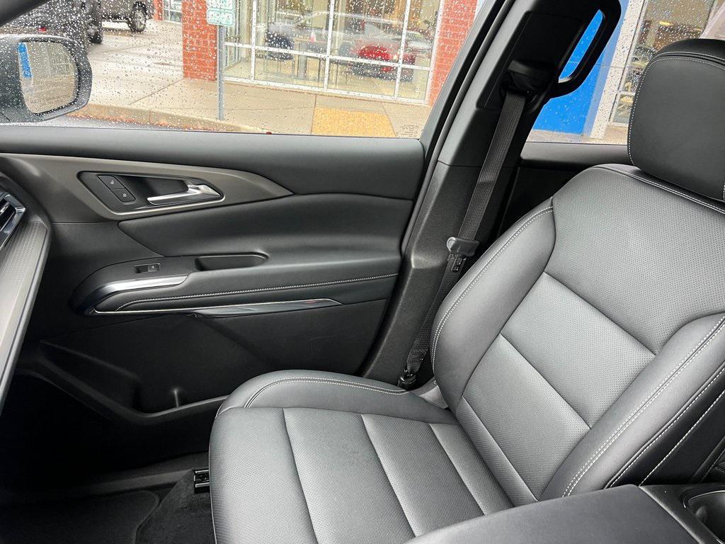 used 2025 Chevrolet Traverse car, priced at $39,498