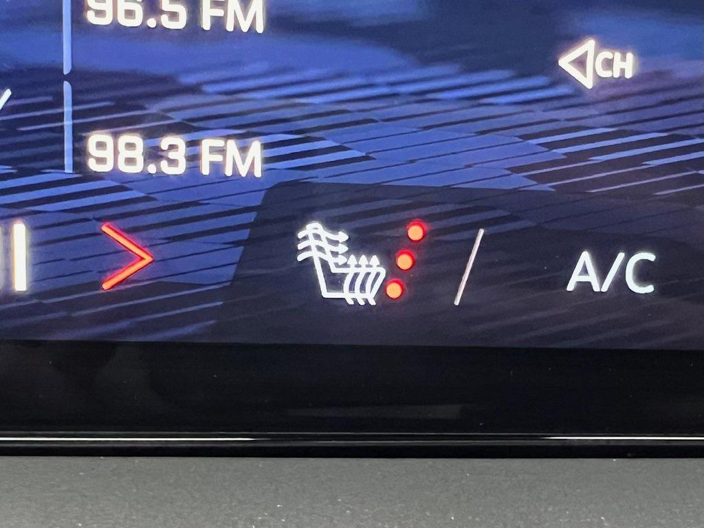 used 2025 Chevrolet Traverse car, priced at $39,498