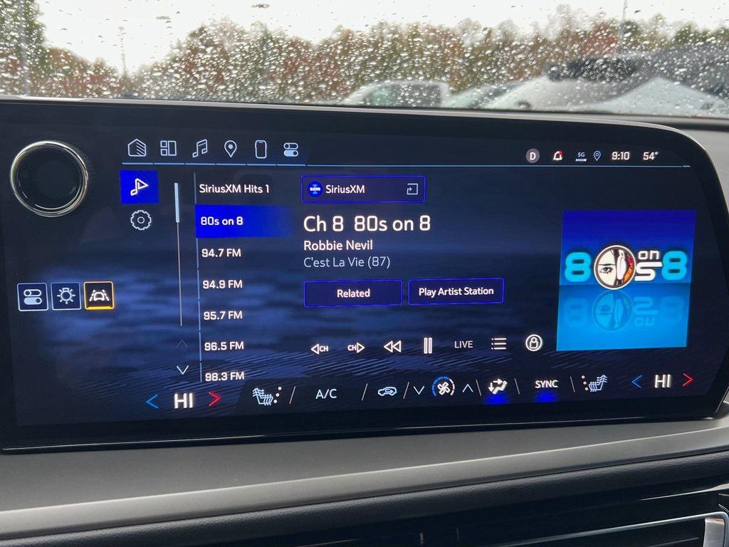 used 2025 Chevrolet Traverse car, priced at $39,498