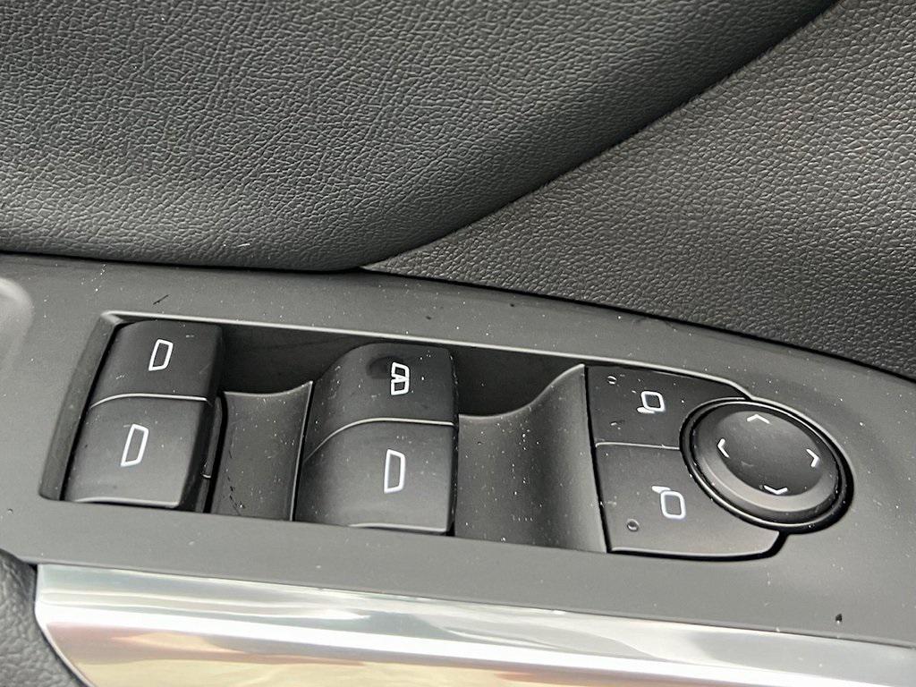 used 2025 Chevrolet Traverse car, priced at $39,498