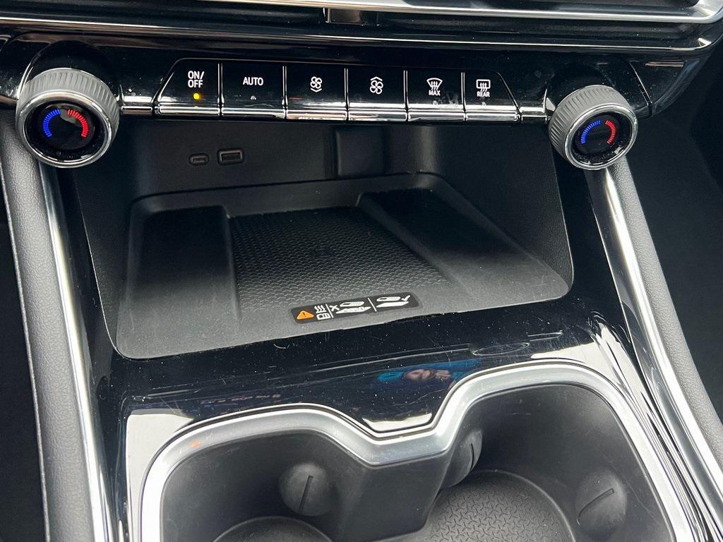 used 2025 Chevrolet Traverse car, priced at $39,498