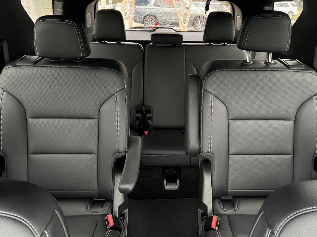 used 2025 Chevrolet Traverse car, priced at $39,498