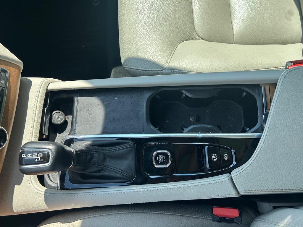 used 2022 Volvo XC90 car, priced at $34,450