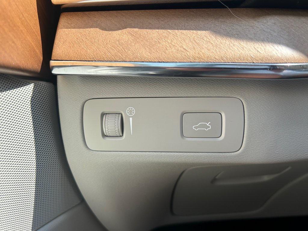 used 2022 Volvo XC90 car, priced at $34,450