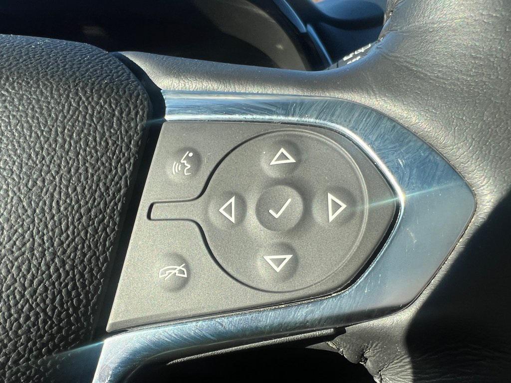 used 2022 Chevrolet Traverse car, priced at $33,900